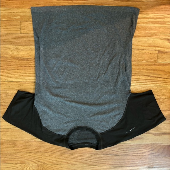 Lululemon grey men’s t shirt. Men’s large. - Picture 3 of 3